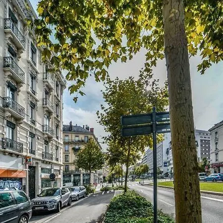 Appartement Au Pied De La Bastille, Calme Et Authenticite