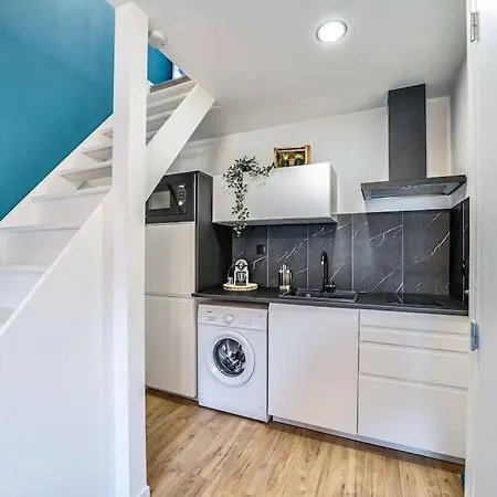 Appartement Au Pied De La Bastille, Calme Et Authenticite